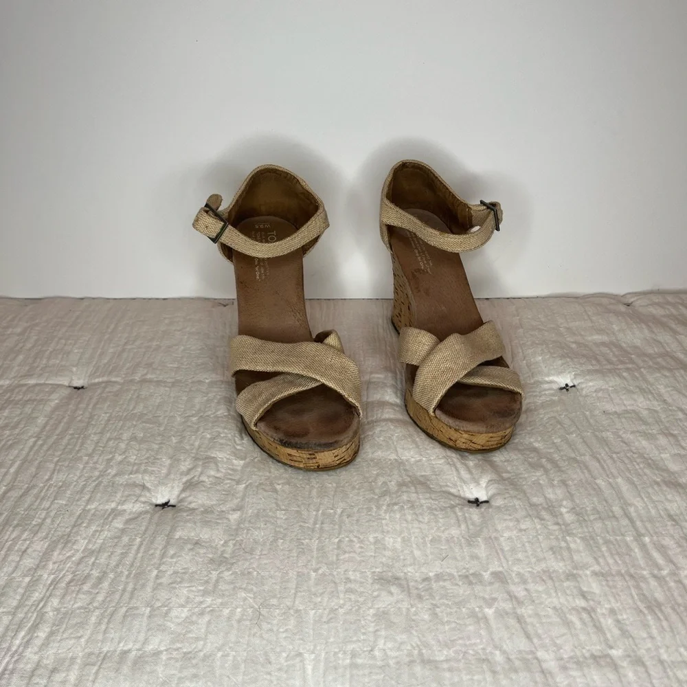 Toms Wedges Tan Size 9.5